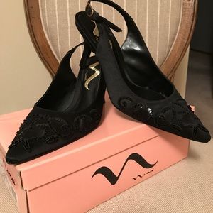 Nina black luster formal pump size 8